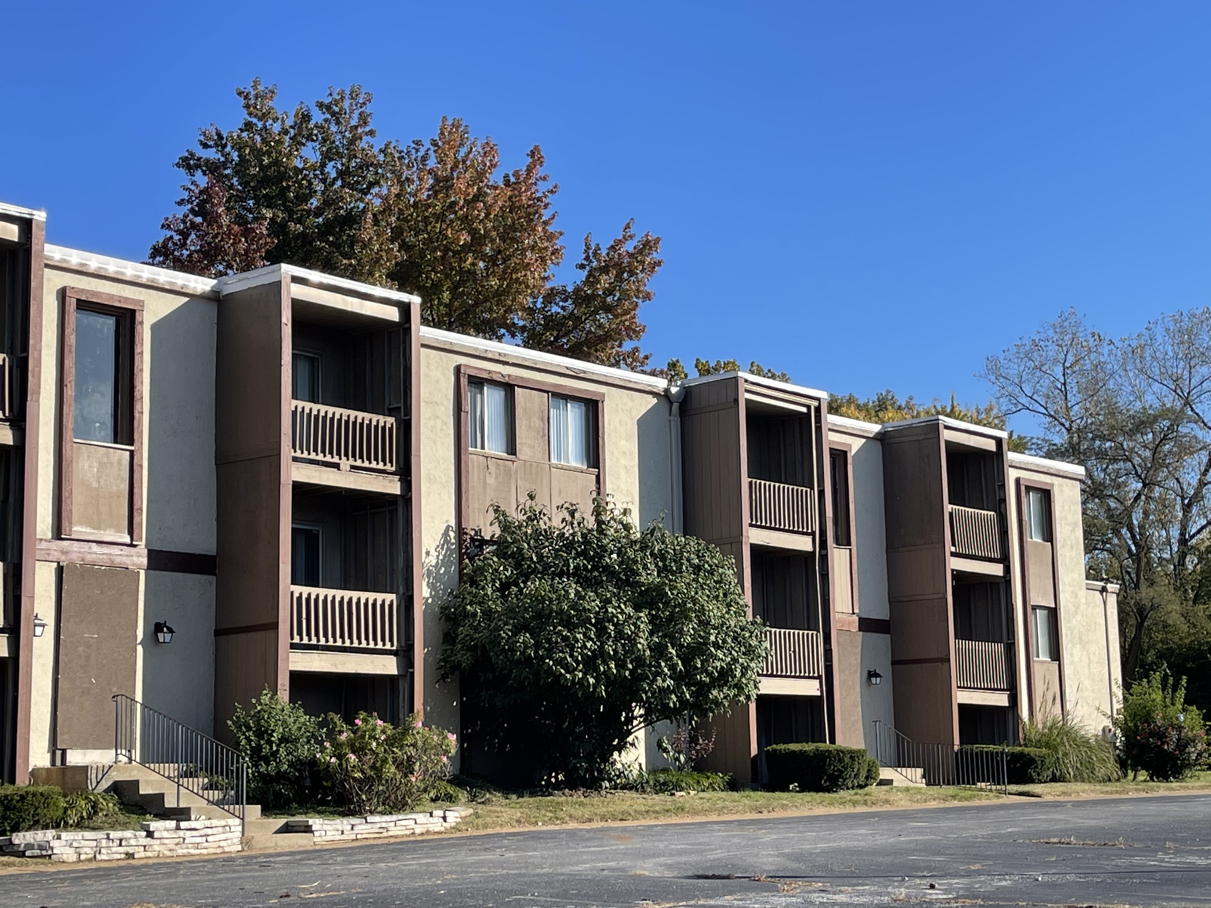 Exterior Building at Park Pointe Apartments in St. Louis, MO 63136