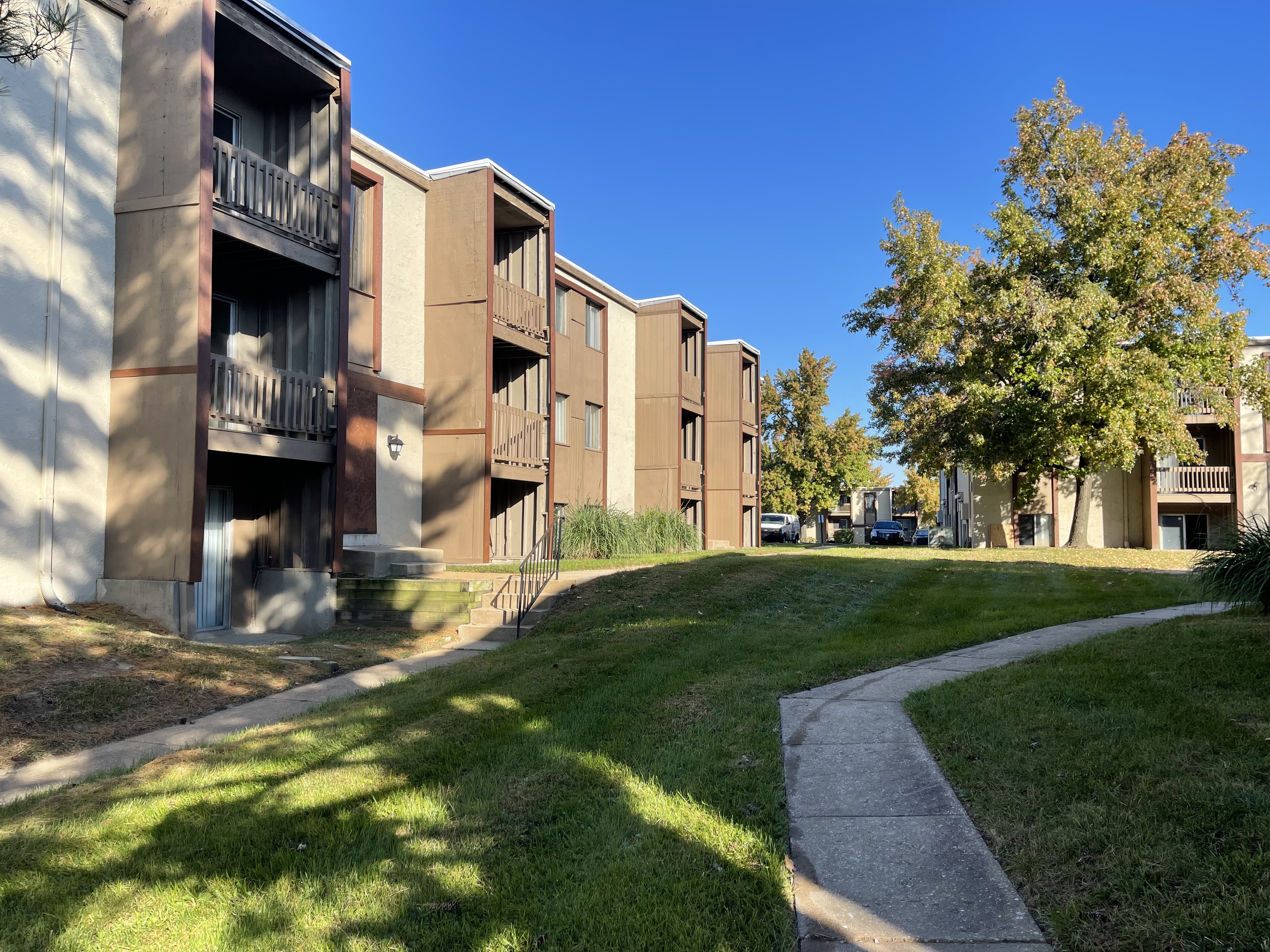 Exterior Building at Park Pointe Apartments in St. Louis, MO 63136