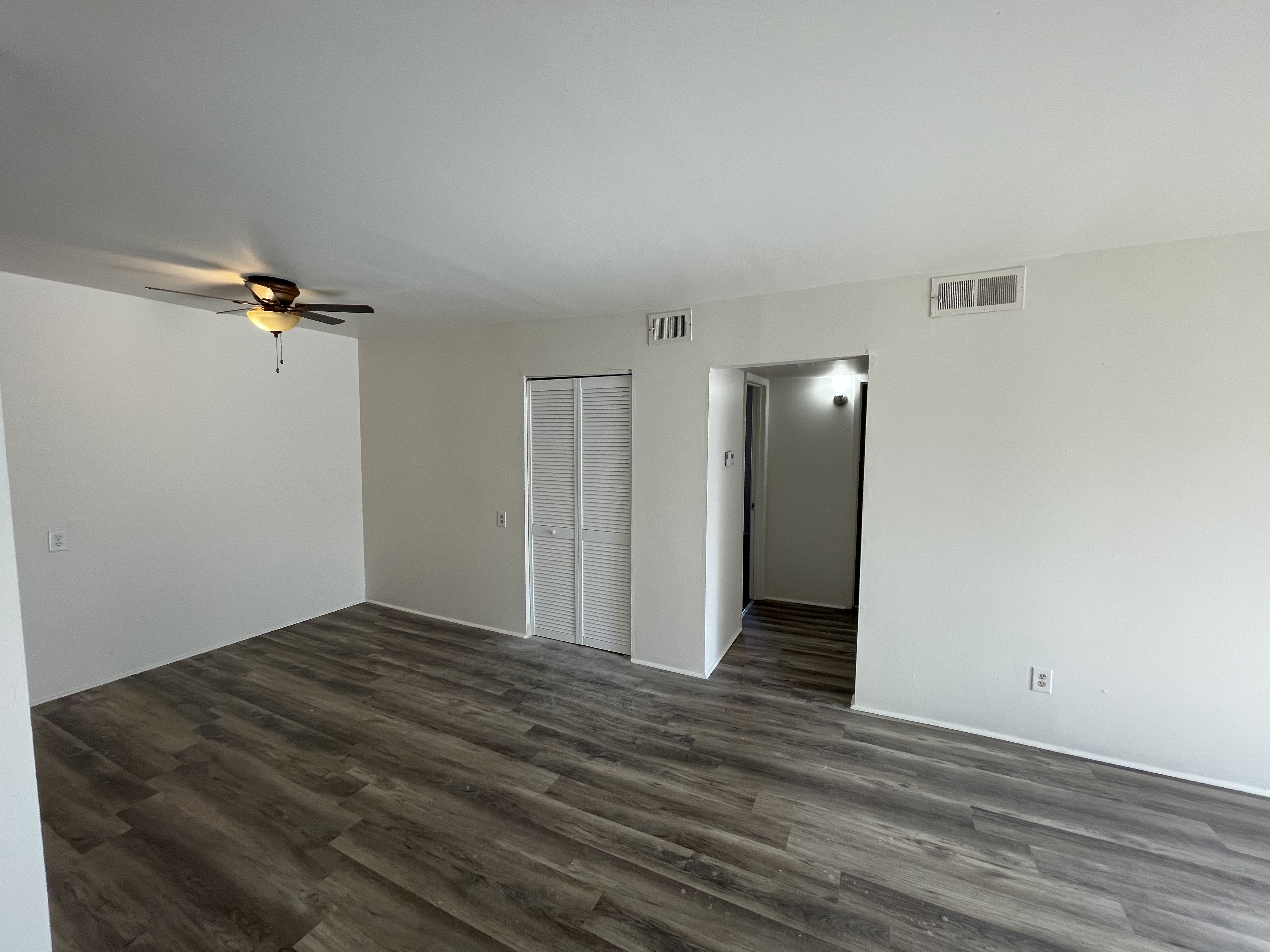 Living Room at Park Pointe Apartments in St. Louis, MO 63136