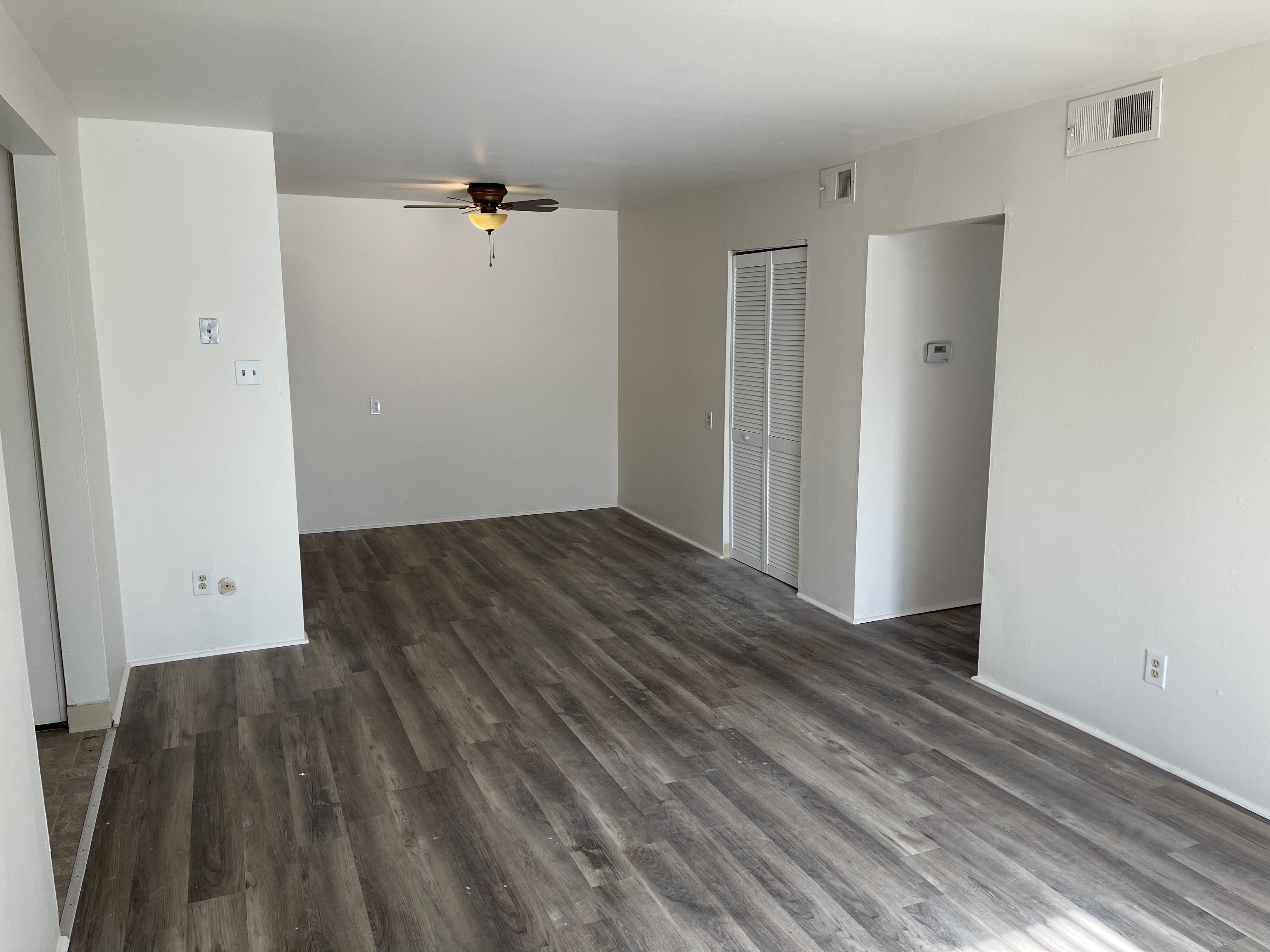 Living Room at Park Pointe Apartments in Kansas City, MO 64126